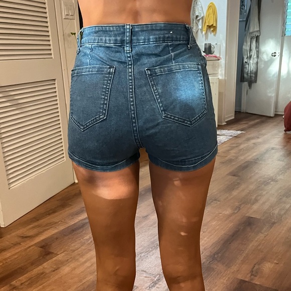 High rise F21 shorts - Picture 3 of 3